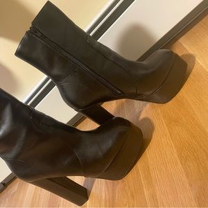 DOLLS-KILL Black Platform Boots Size 7.5w